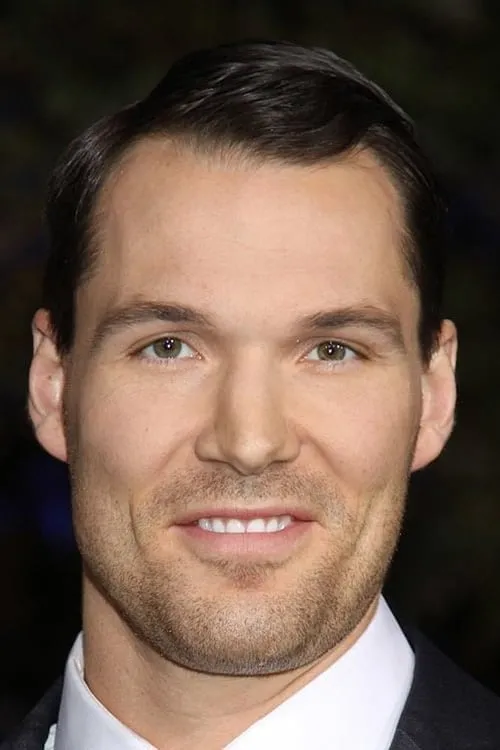 Daniel Cudmore interpretando a Gunther