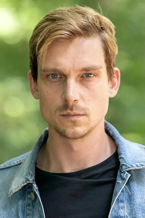 Foto de perfil del actor Daniel Sträßer en el reparto