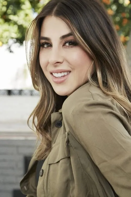 Daniella Monet interpretando a Lacey Matthews