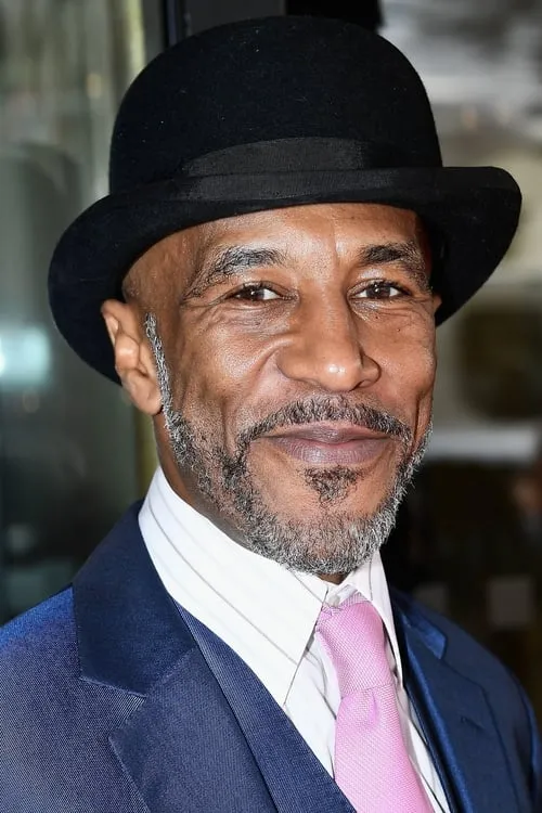 Danny John-Jules interpretando a Self