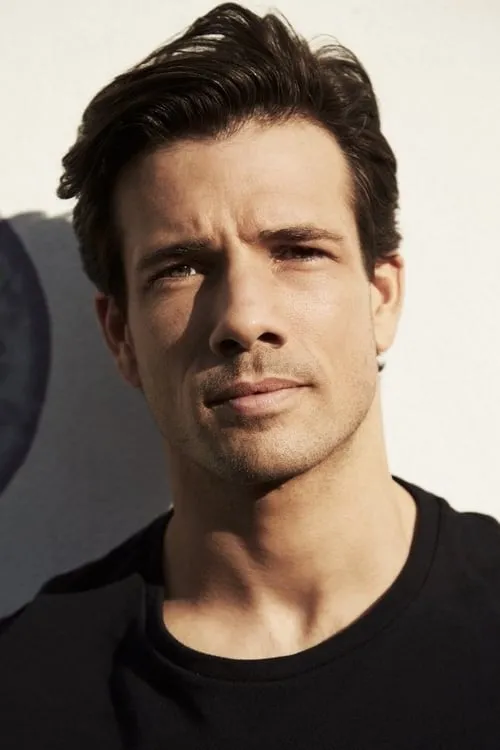 Danny Mac interpretando a Joe Gillis