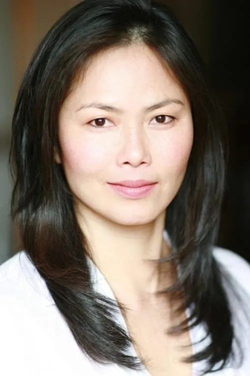 Daphne Cheung interpretando a Jade Han (as Daphne Rogers)