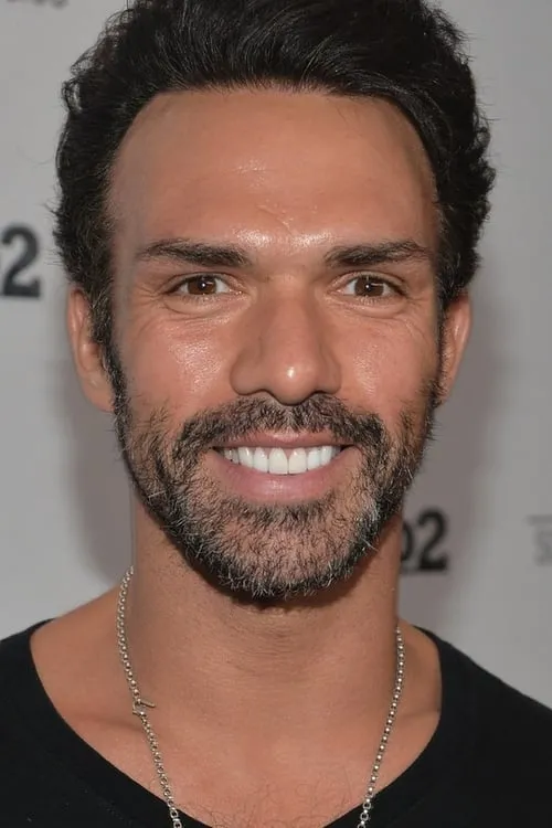 Darren Shahlavi en el reparto