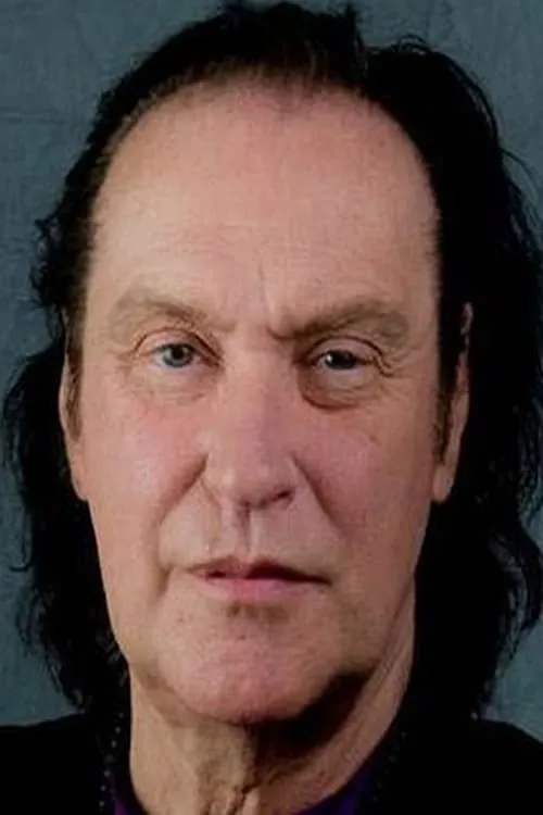 Dave Davies interpretando a Himself