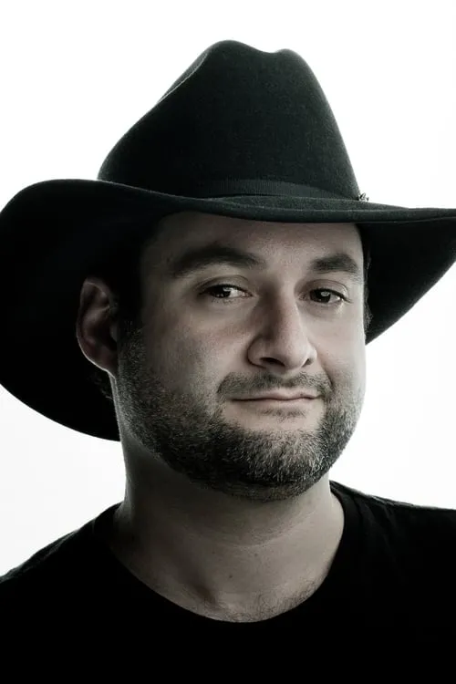 Dave Filoni interpretando a Self