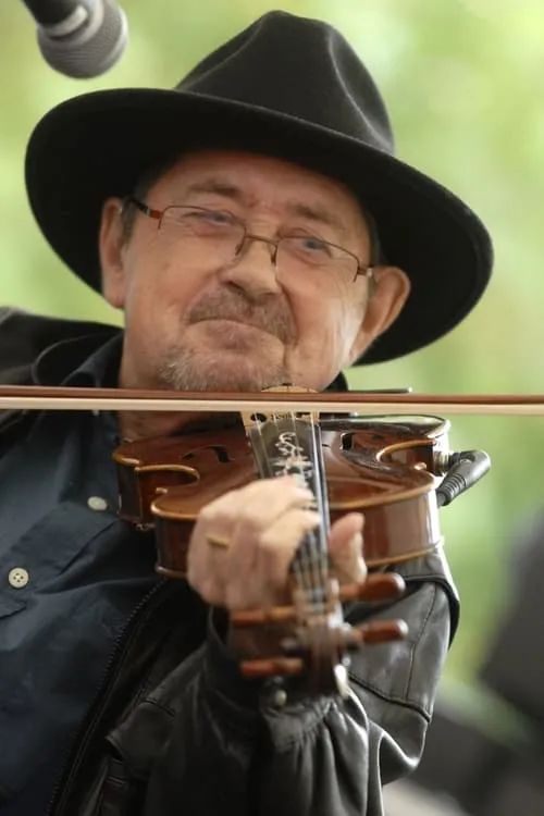 Dave Swarbrick interpretando a 