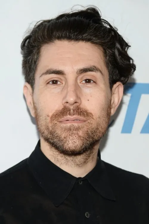 Davey Havok interpretando a Self