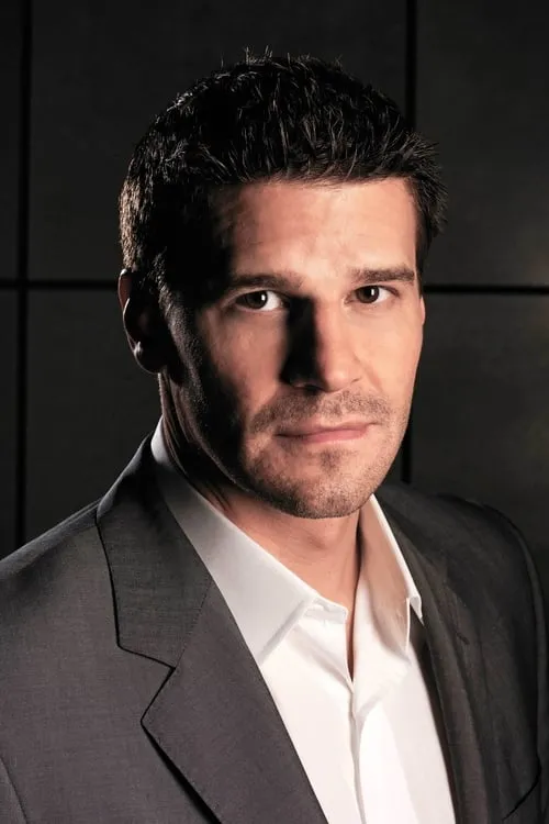 David Boreanaz interpretando a Date 5 - Luke