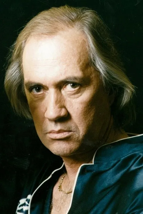 David Carradine interpretando a Max Crawford