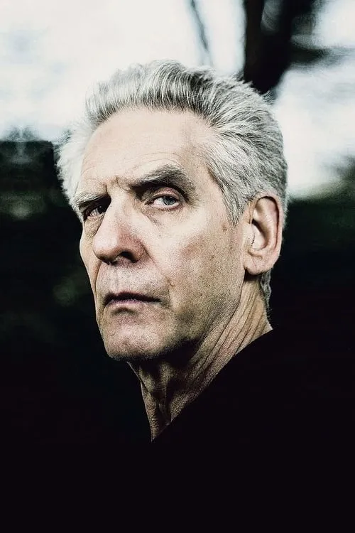 David Cronenberg interpretando a Interviewee