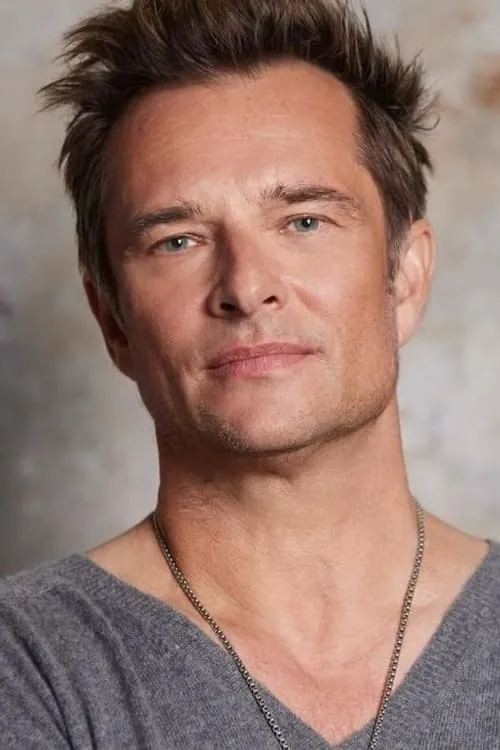 David Hallyday interpretando a Bryan