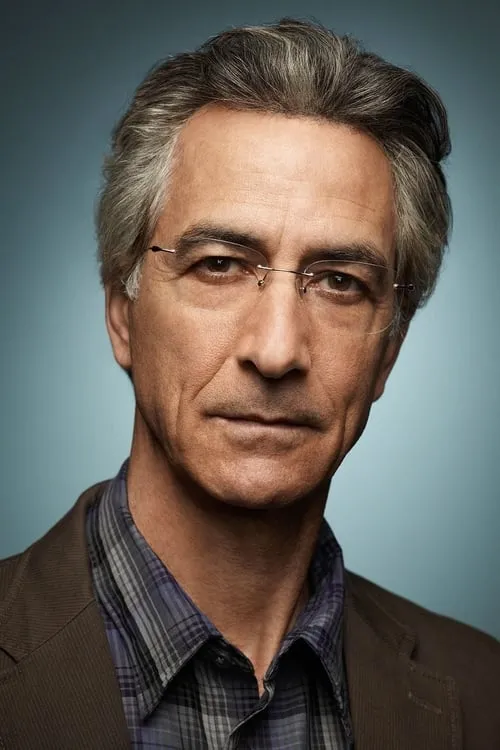 David Strathairn interpretando a Self