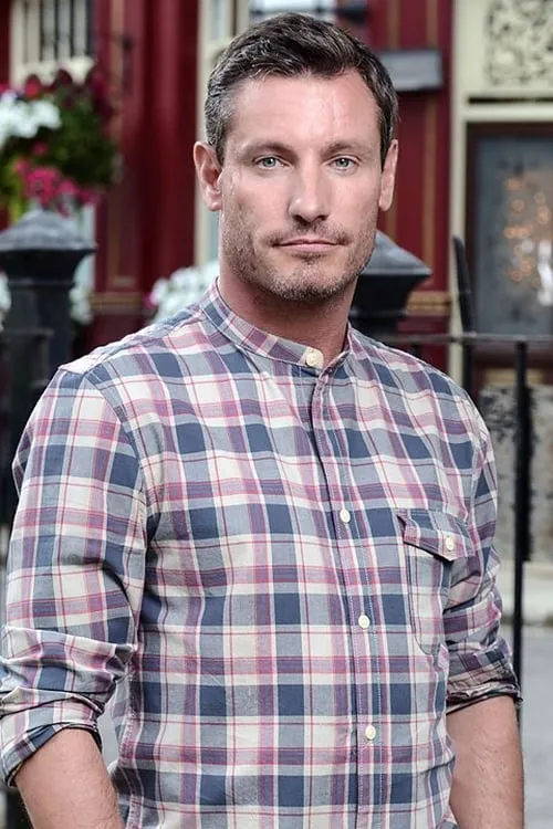 Dean Gaffney interpretando a 