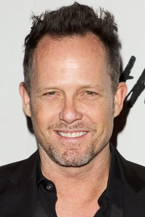 Dean Winters interpretando a Bank Robber