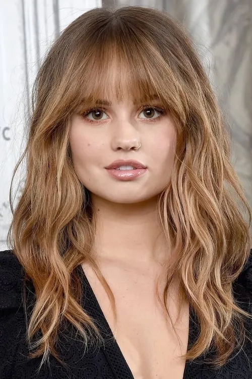 Debby Ryan interpretando a Maple