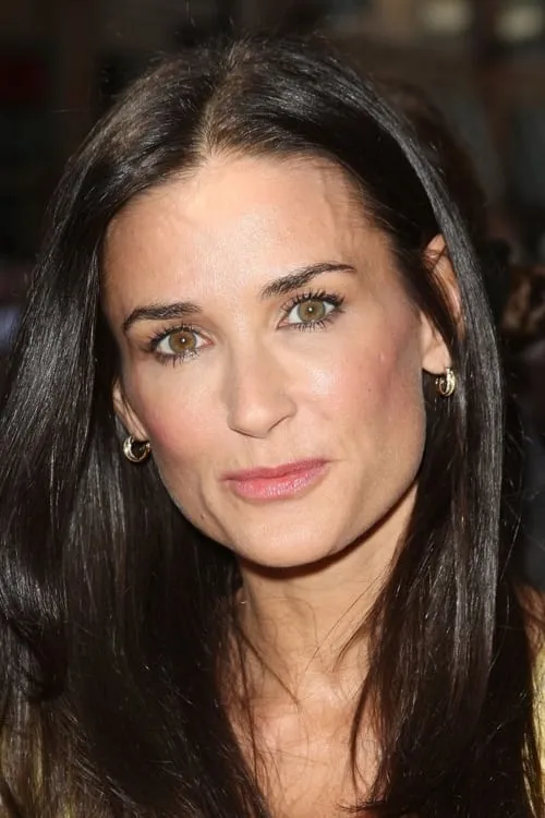 Demi Moore interpretando a Marina Lemke