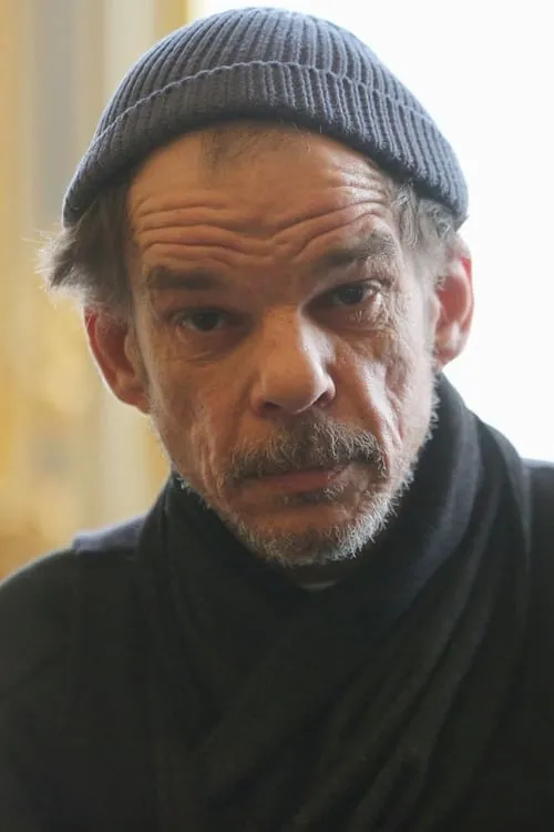 Denis Lavant interpretando a Galoup