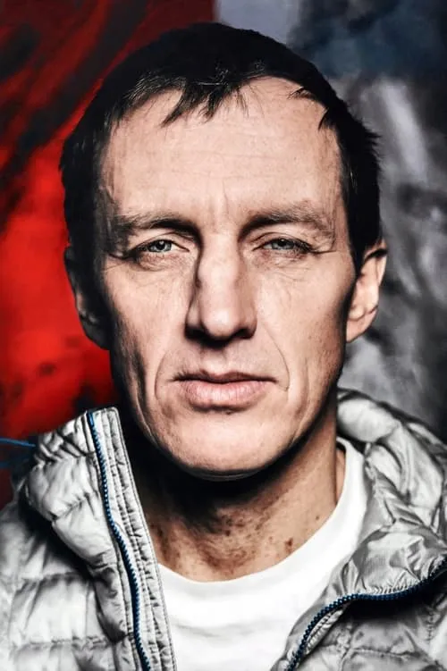 Denis Urubko interpretando a Himself