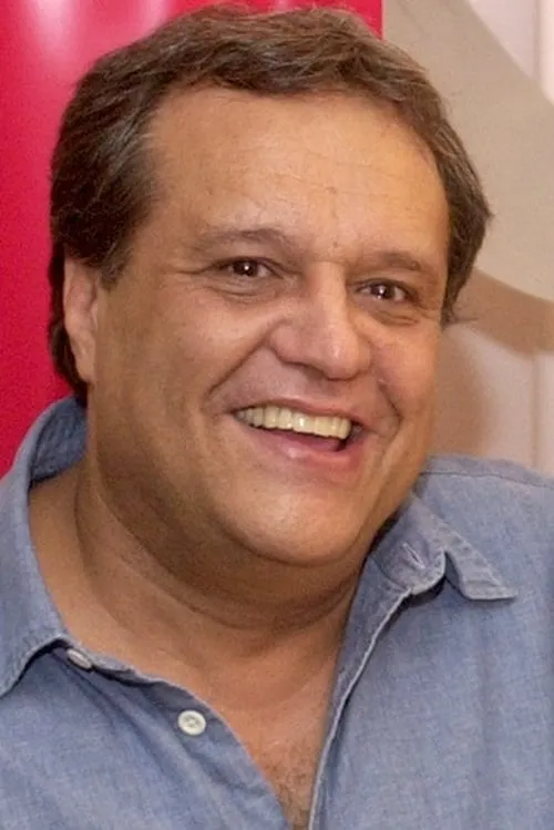 Dennis Carvalho interpretando a Álvaro Cardoso