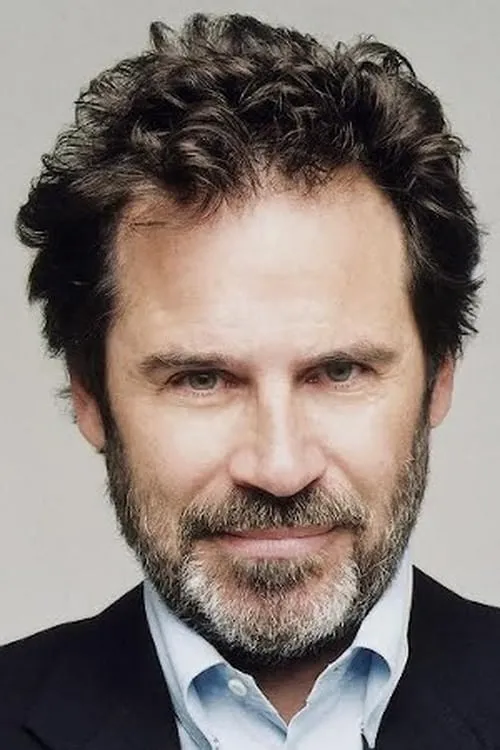 Dennis Miller interpretando a Wes