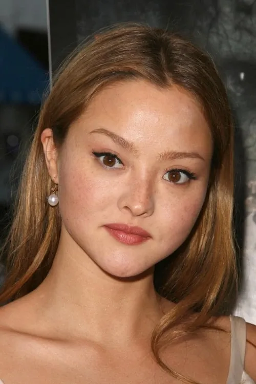 Devon Aoki interpretando a 