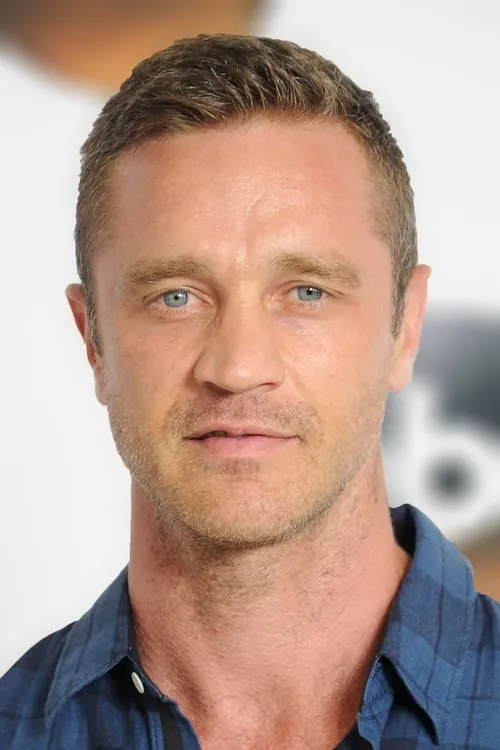 Devon Sawa interpretando a Mark Stouffer