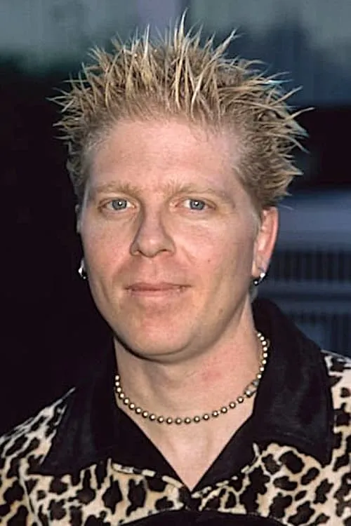 Dexter Holland interpretando a Vocals, Guitars