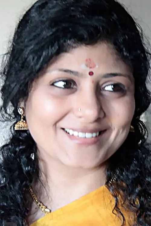 Dheepa Ramanujam interpretando a Bhavani Varma