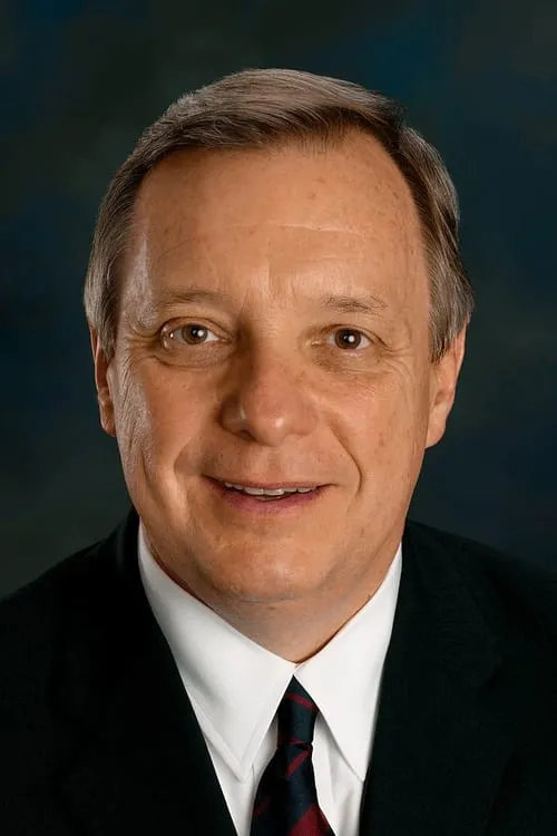 Dick Durbin interpretando a Self - Illinois Senator