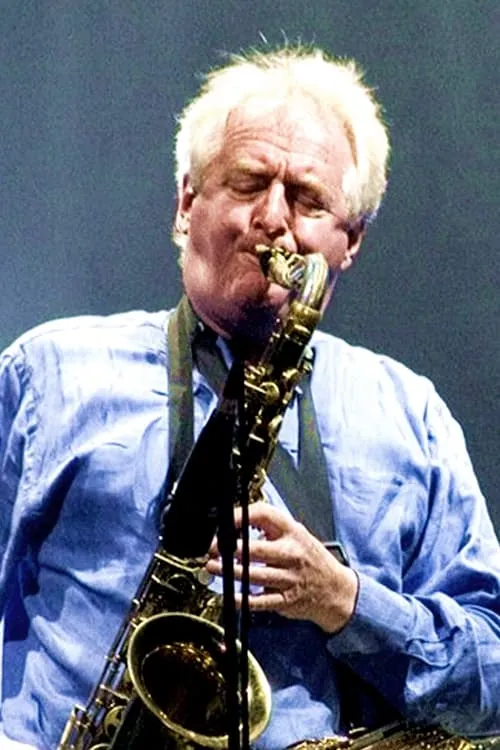 Dick Parry interpretando a Self - Saxophone