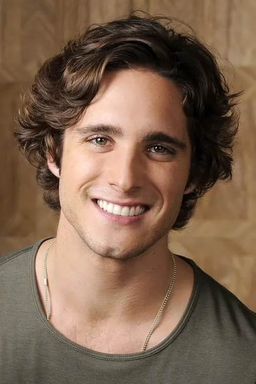 Diego Boneta interpretando a Tyler Adams