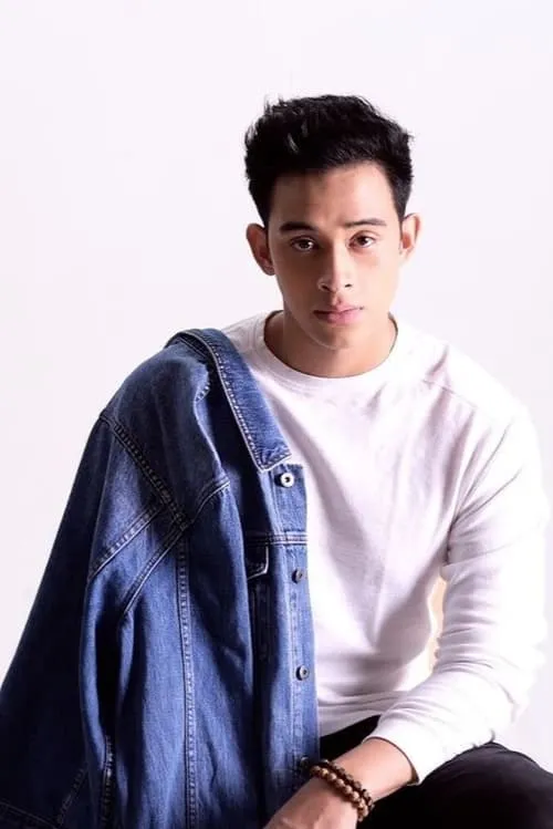 Diego Loyzaga interpretando a Kokoy