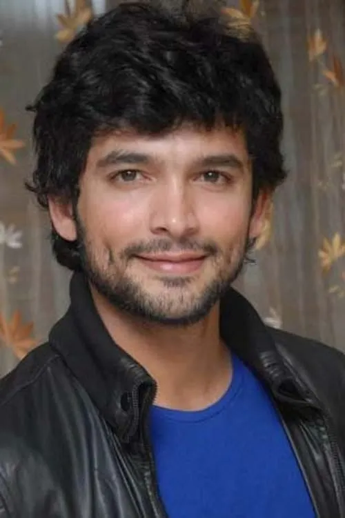 Diganth Manchale interpretando a Mahendra / Manohara