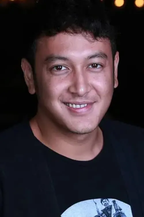 Dimas Anggara interpretando a Dave