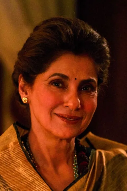 Dimple Kapadia interpretando a Mrs. Kohli