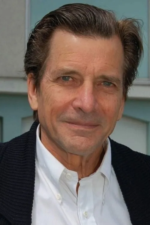 Dirk Benedict interpretando a Alexander Harris