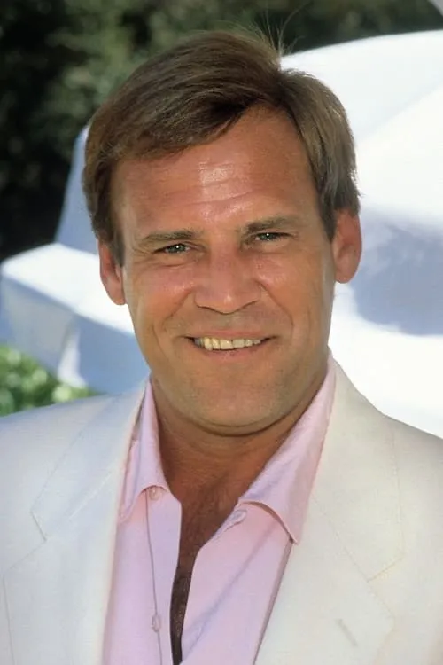 Don Stroud interpretando a Louis