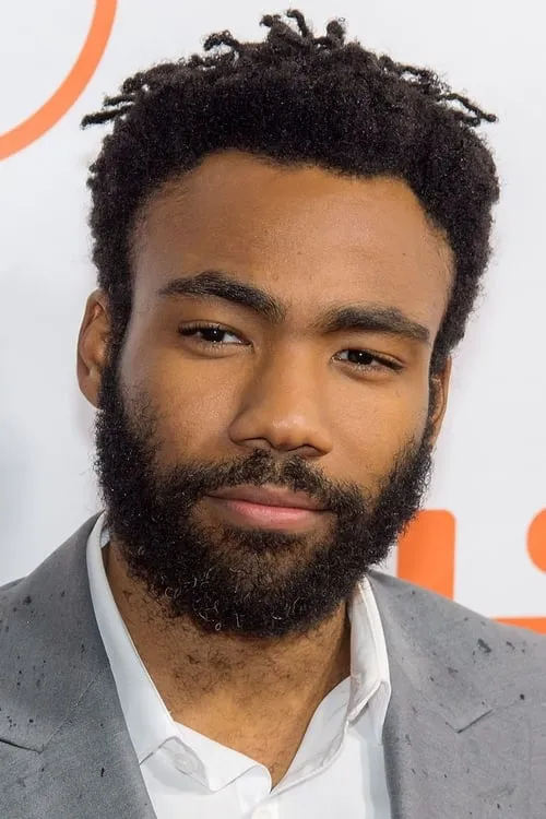 Donald Glover interpretando a Niko