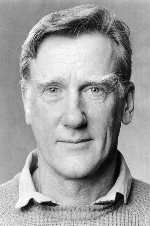 Donald Moffat en el reparto