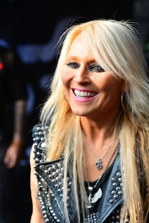 Doro Pesch interpretando a Herself