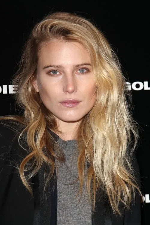 Dree Hemingway interpretando a Kristi