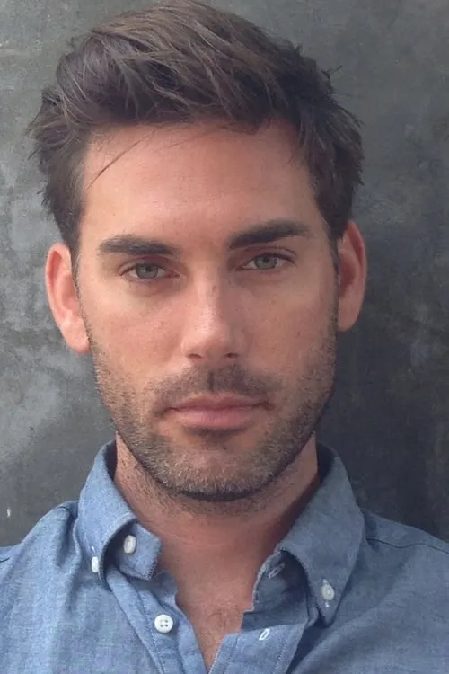 Drew Fuller interpretando a Ben