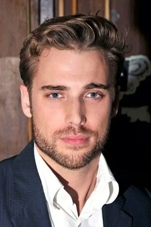 Actor Dustin Milligan