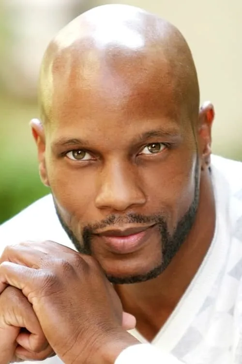 Dwayne Adway interpretando a Hunter