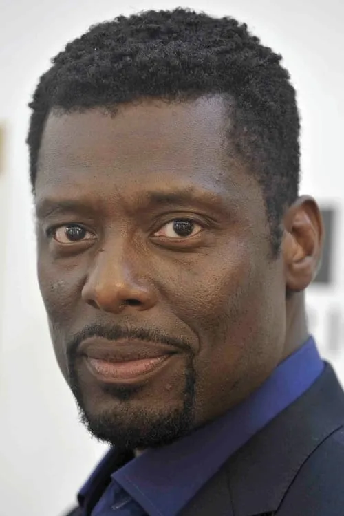 Eamonn Walker interpretando a Captain Walker