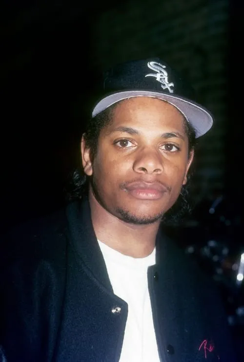 Eazy-E interpretando a Himself