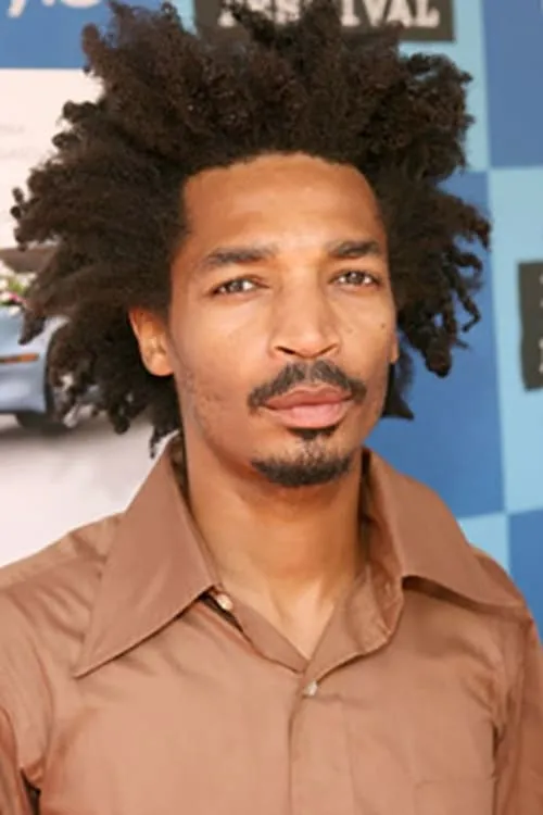 Eddie Steeples interpretando a Stan