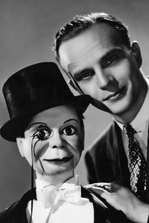 Edgar Bergen interpretando a Self (archive footage)