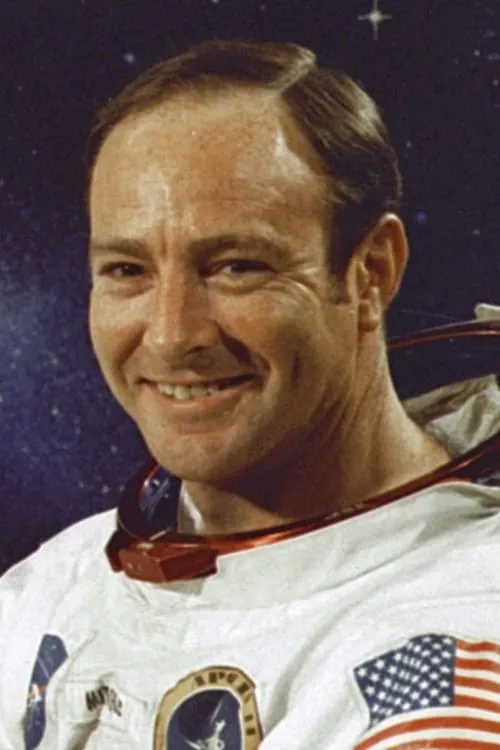 Edgar D. Mitchell interpretando a Self - Apollo 14 Astronaut