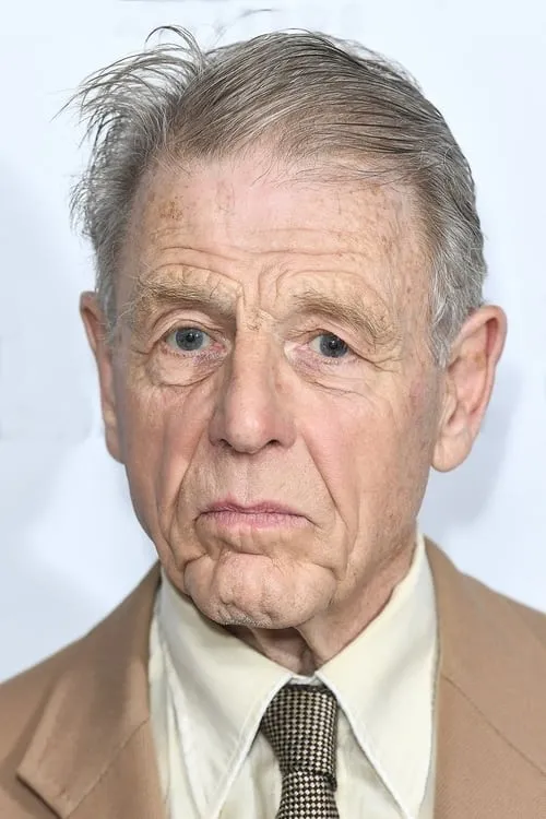 Edward Fox interpretando a Foreman